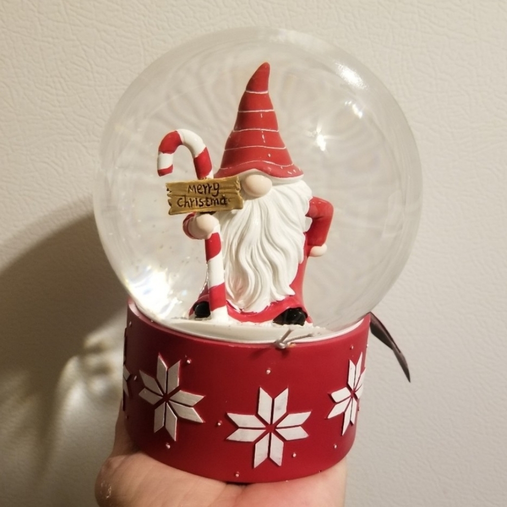 CHRISTMAS GNOME MUSICAL SNOW GLOBE